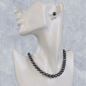 black pearl necklace with 8-9mm pearls