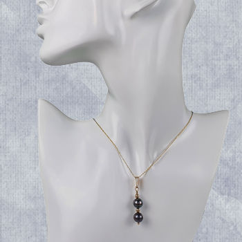 black pearl pendant