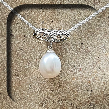 teardrop pearl pendant